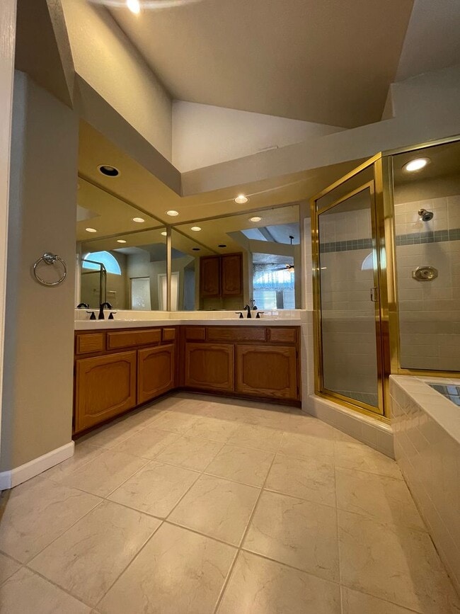 Building Photo - BEAUTIFUL 2 STORY IN FOLSOM WITH 4 BED, 3 FULL BATH, & 3 CAR GARAGE