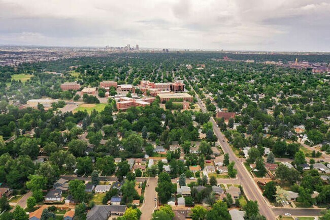 Building Photo - Beautiful 4 Bedroom 2 Bath Single Family H...