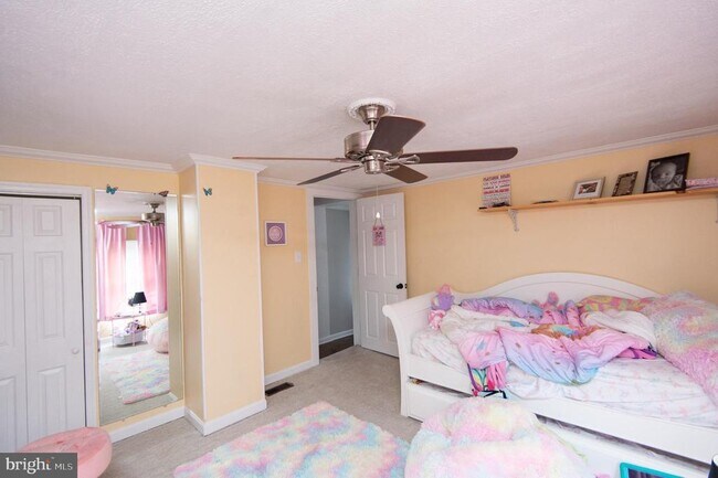 Building Photo - 113 Maple Ave