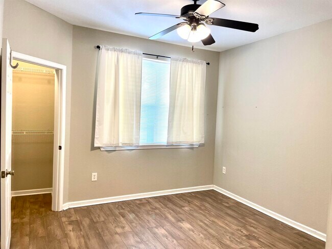 Building Photo - 425 S Villa San Marco Dr