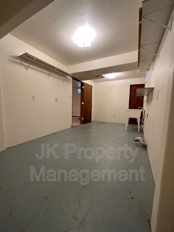 Building Photo - 319 Beth Dr