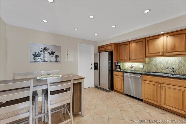 Building Photo - 1370 S Ocean Blvd