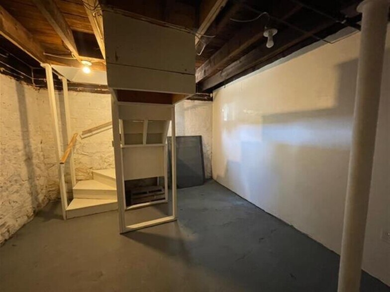 Building Photo - 15 Conwell St