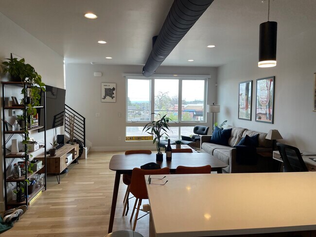 Building Photo - 2919 W 23rd Ave