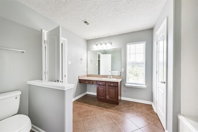 Building Photo - 22218 Orchard Dale Dr