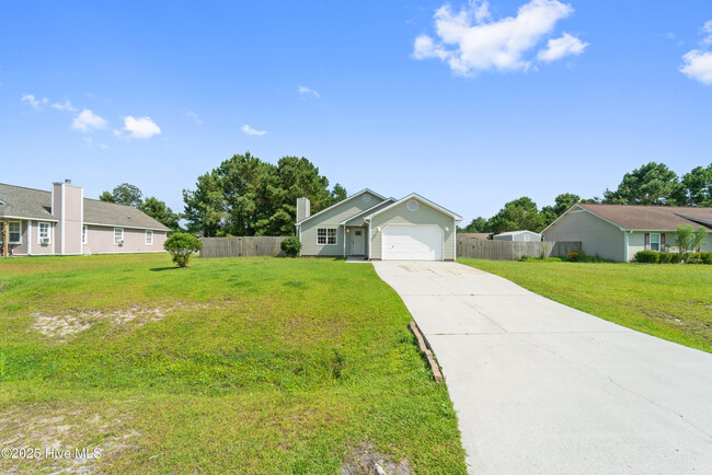 Building Photo - 443 Dion Dr