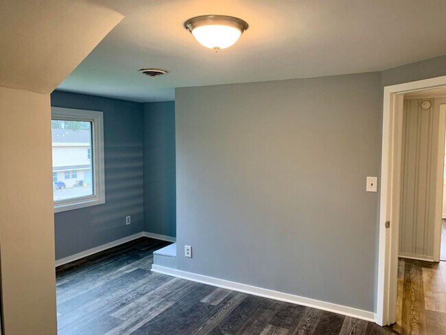 Building Photo - 3BR 1.5BA Twin Lakes Home