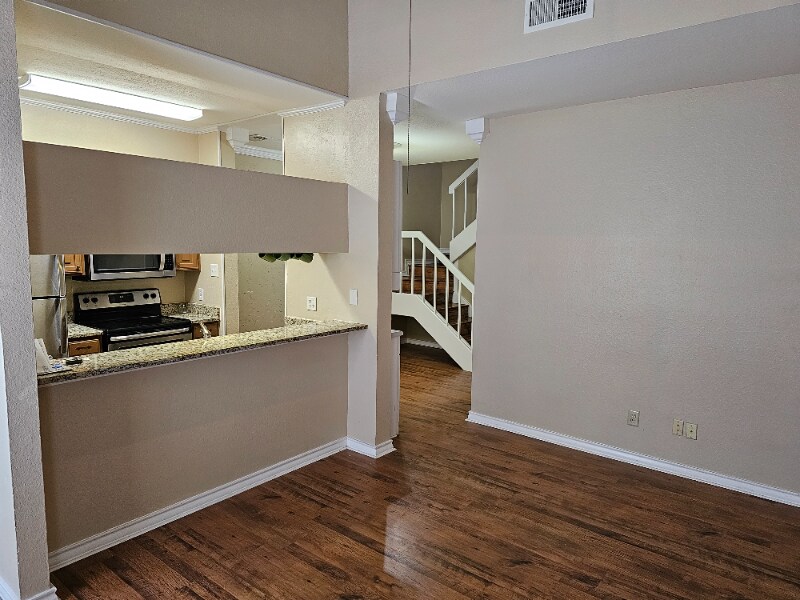 Building Photo - 6220 Bentwood Trail