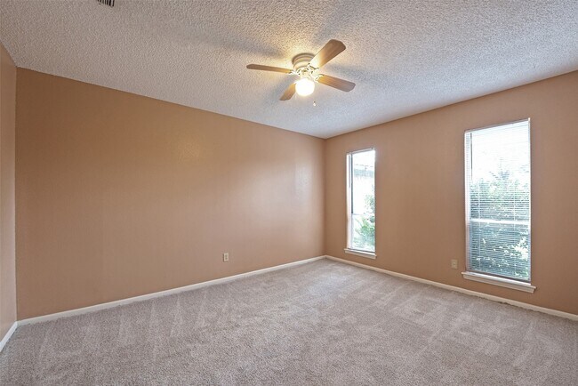 Building Photo - 807 Seacliff Dr