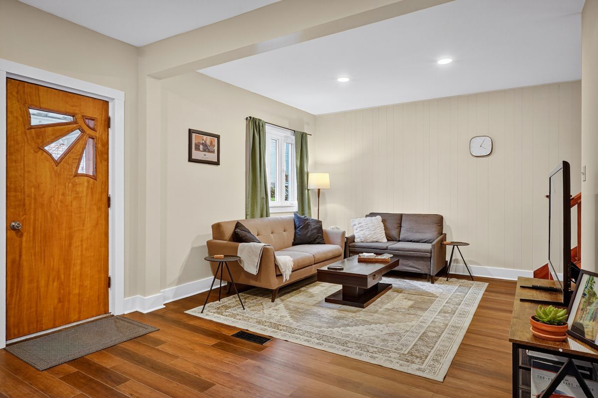 Building Photo - 3225 Mary St