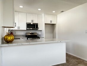 Building Photo - 7631 Amazon Dr