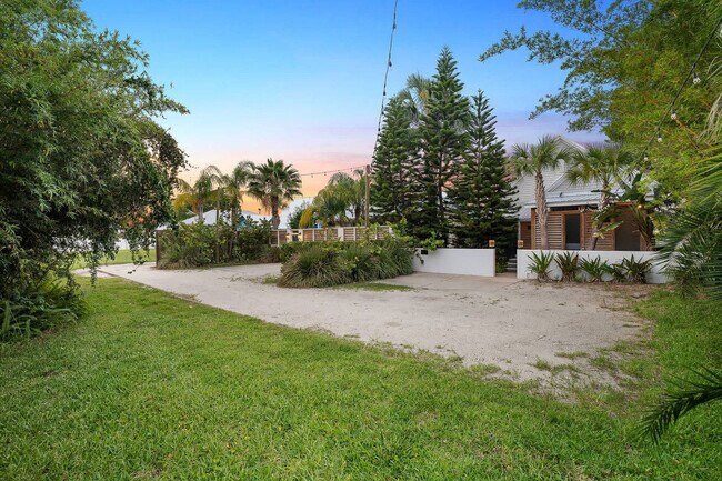 Building Photo - 15 Old Mission Ave