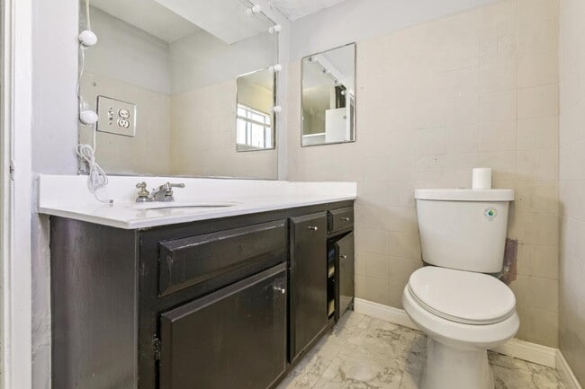 Building Photo - 6911 Bellaire Ave