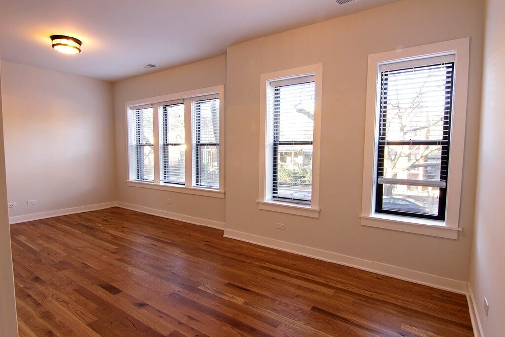 Building Photo - 2212 W Eastwood Ave