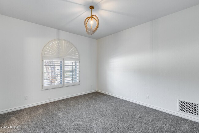 Building Photo - 8303 N 61st Pl