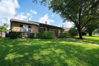 Building Photo - 418 Woodhurst Dr
