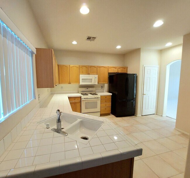 Building Photo - GREEN VALLEY RANCH