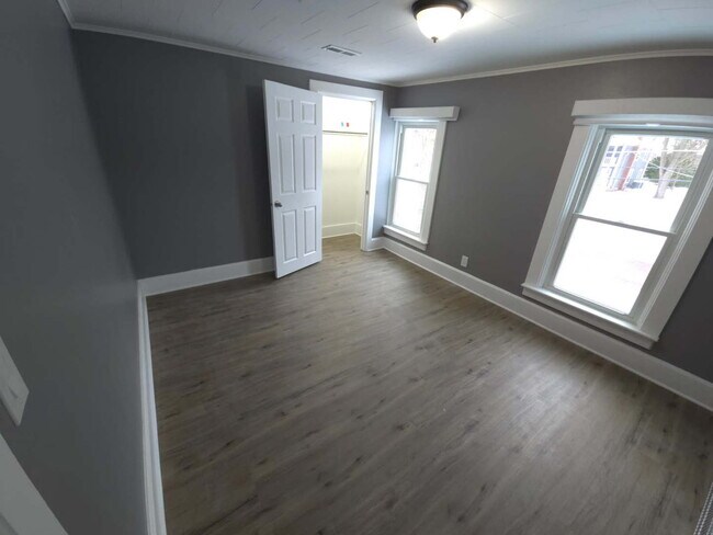 Building Photo - 10906 Woodstock St