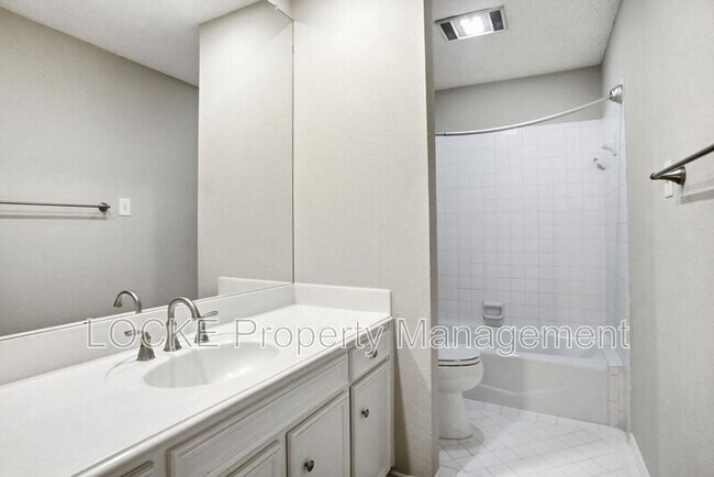 Building Photo - 4917 Ledgestone Dr