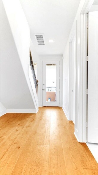 Building Photo - 4006 Fort Bend Dr