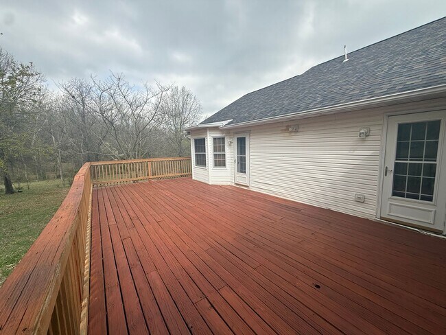 Building Photo - Spacious 5 Bedroom Home in a Peaceful Country Setting
