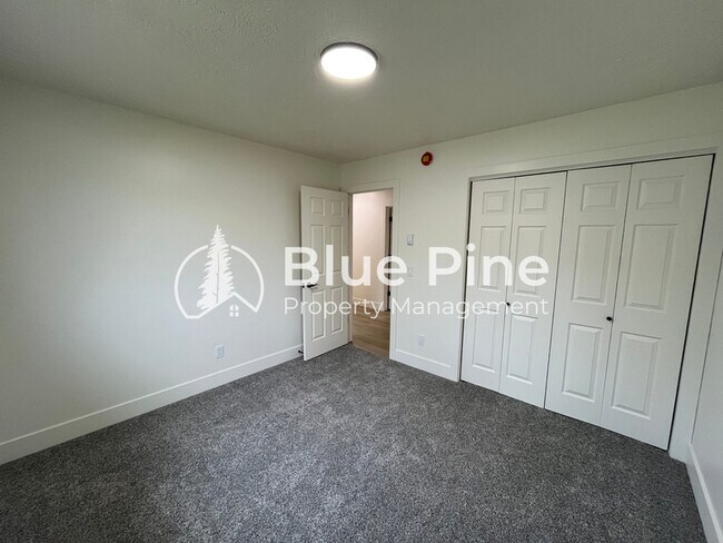 Building Photo - 3095 Disney Dr