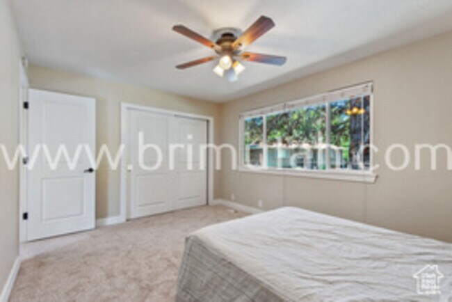 Building Photo - 2572 E Canterbury Ln