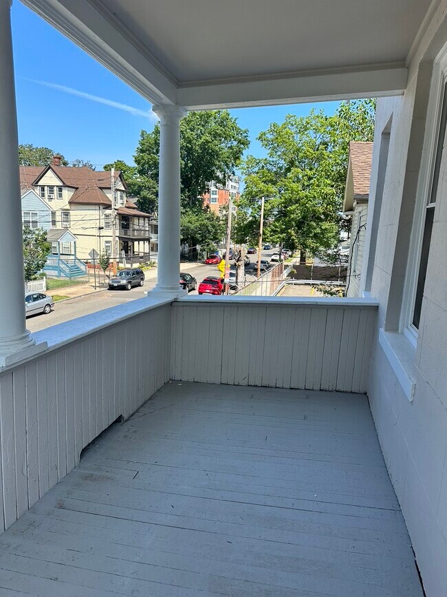 Porch For 2nd and 3rd Floor - 35 Vernon St