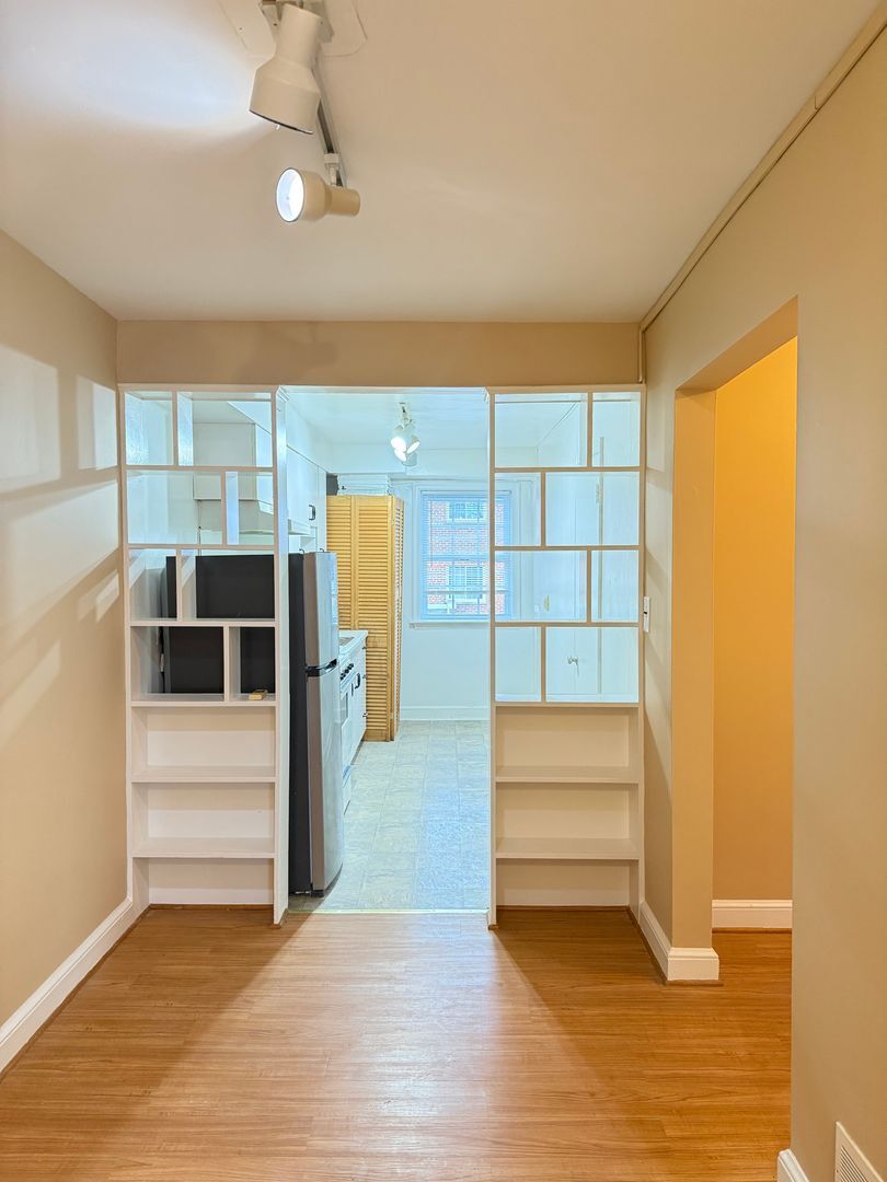 Building Photo - 8805 Plymouth St