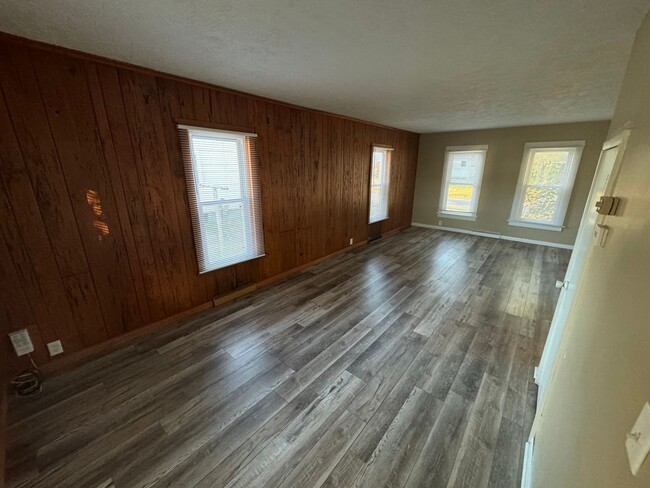 Building Photo - 3 Bedroom Rental in Hamilton School Distri...