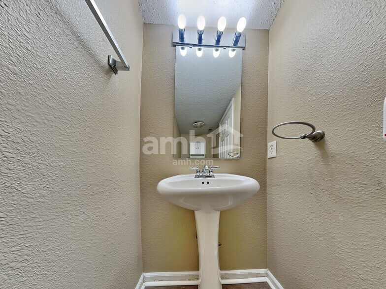 Building Photo - 5440 Shamus Dr