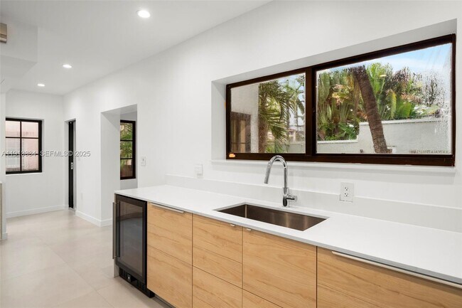 Building Photo - 151 NE 43rd St