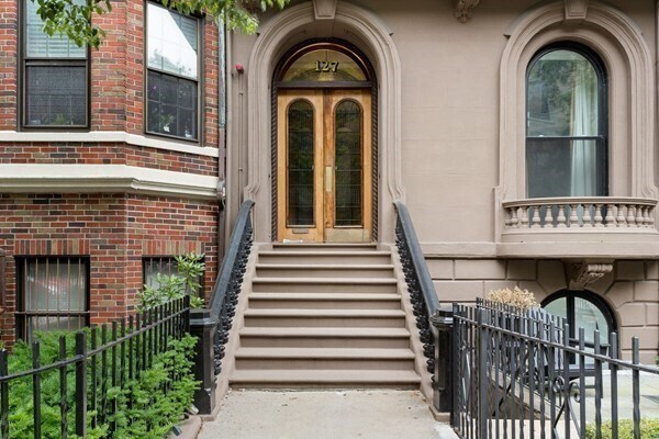 Building Photo - 127 Beacon St