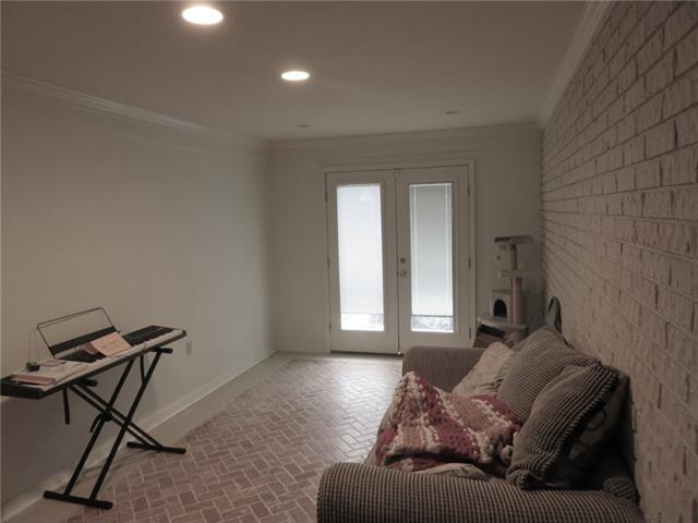 Building Photo - 6521 Bellaire Dr