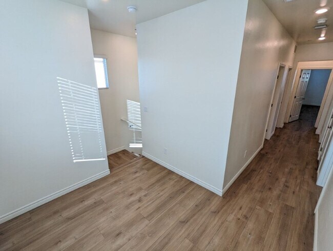 Building Photo - 1310 Ossa St