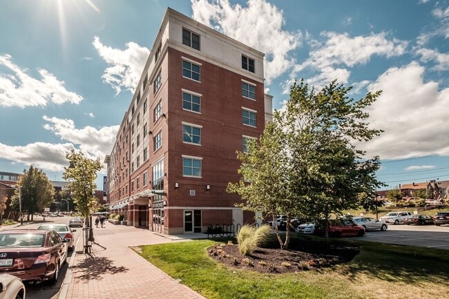 Building Photo - 2BR/2BA East Bayside Luxury Condo Near Old Port, W/D, Parking, Central AC, Views