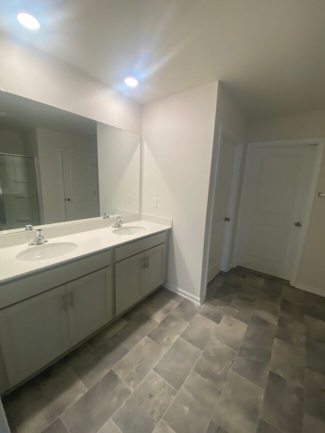 Building Photo - Be the First to Live in This Stunning Brand New Home!