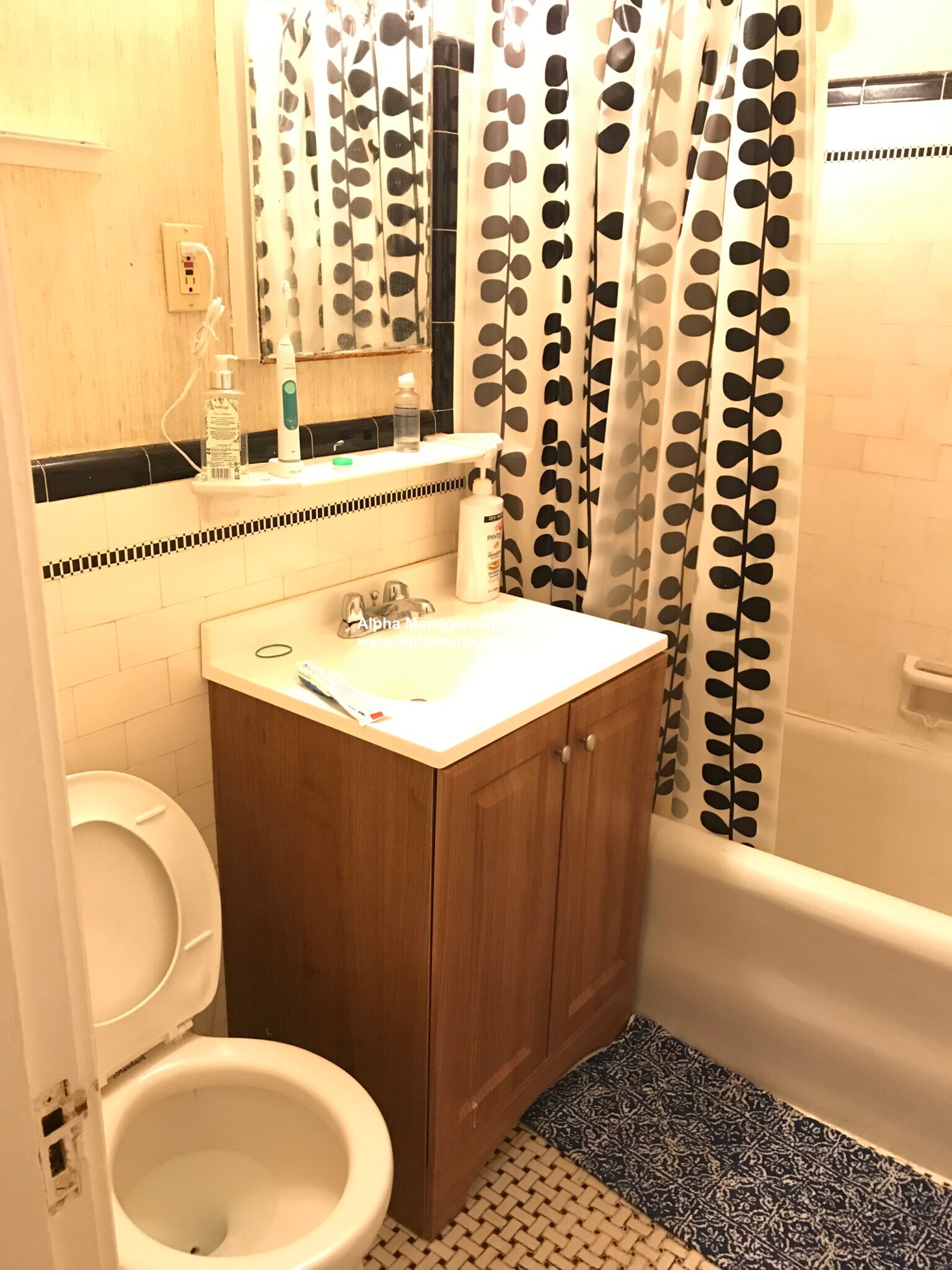 Building Photo - 349 Pleasant St