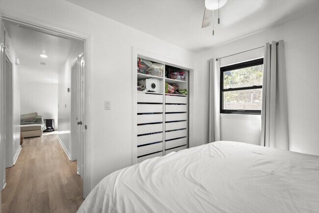 Building Photo - 3506 Claridge Rd E