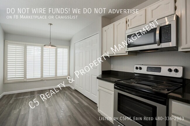 Building Photo - 3131 E Cottonwood Ln