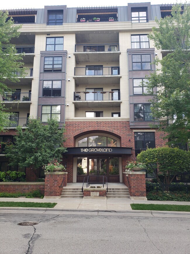 Building Photo - 317 Groveland Ave