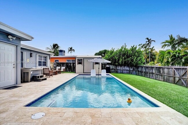 Building Photo - 1305 Funston St