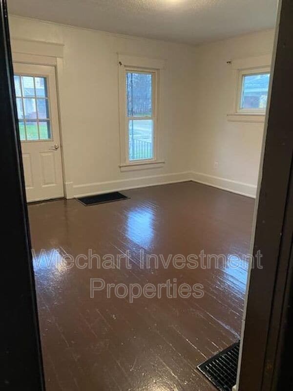 Building Photo - 714 N Metcalf St