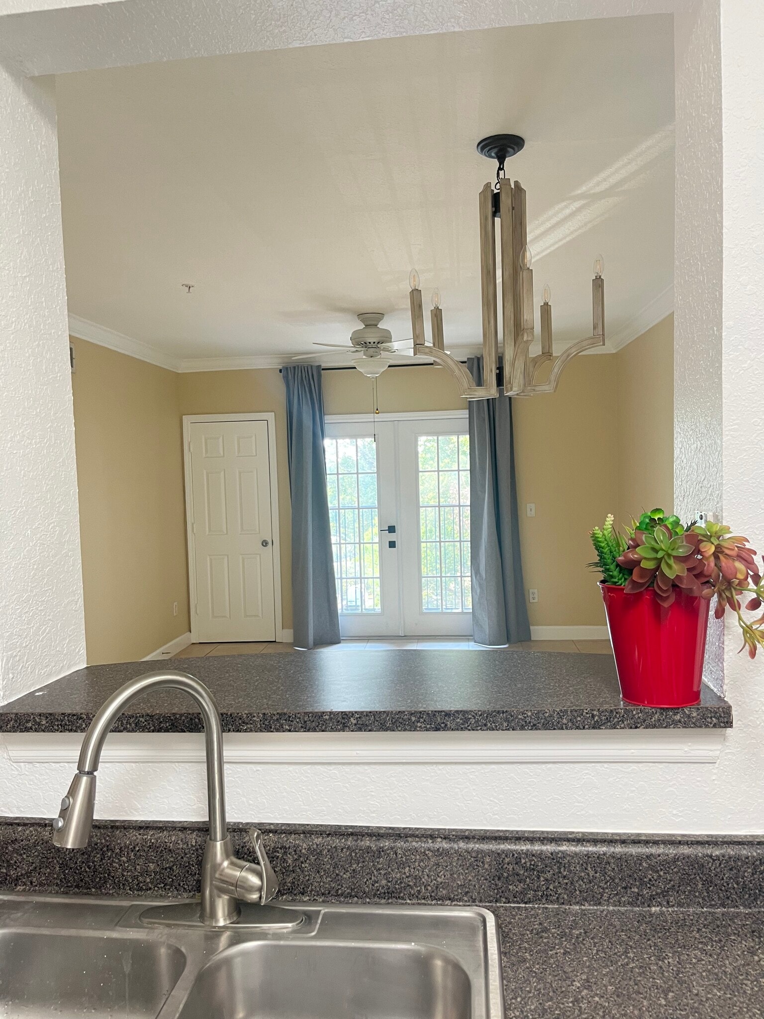 Building Photo - 304 E South St