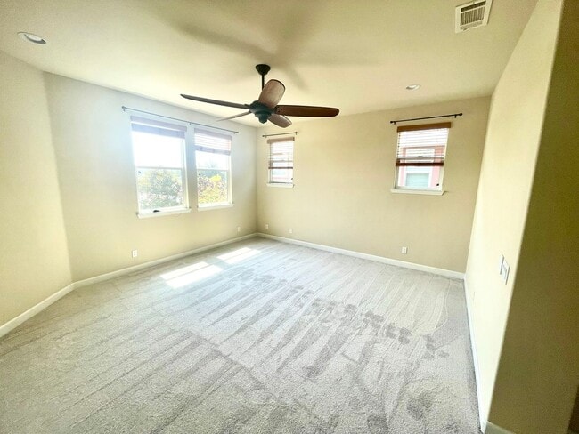 Building Photo - Pet friendly House Santa Maria