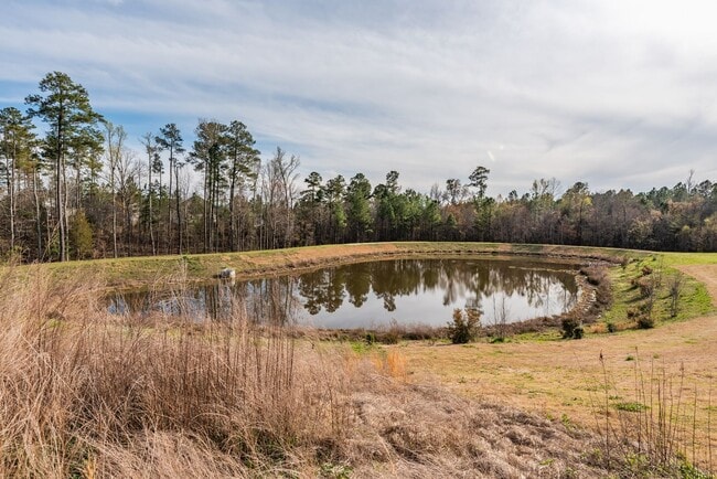 Building Photo - Beautiful 3 bedroom home on a corner lot!