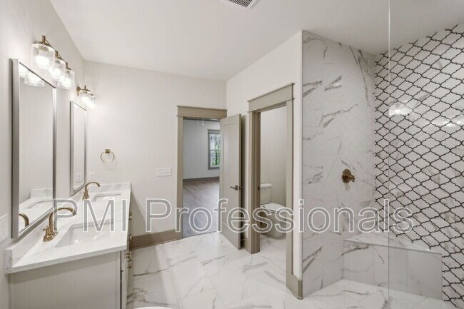 Building Photo - 3407 John Richards Dr