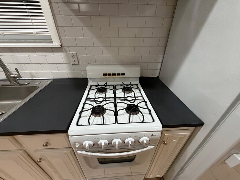 Building Photo - 32 Tufts St