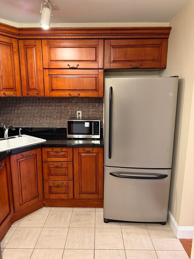 Building Photo - 27-16 41st Ave