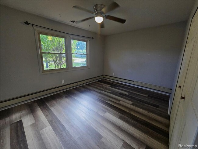 Building Photo - 2951 Hill Dr